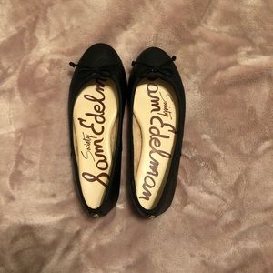 Black ballet flats